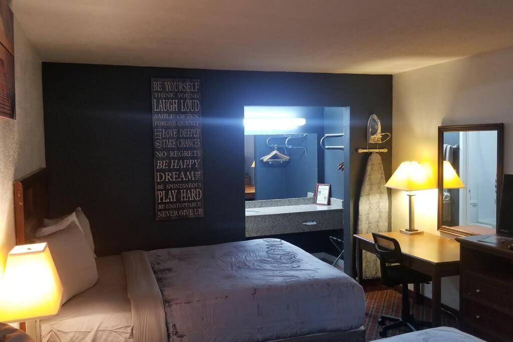 Hotel King Bed Hotel Room 120 Booking Stillwater Kültér fotó