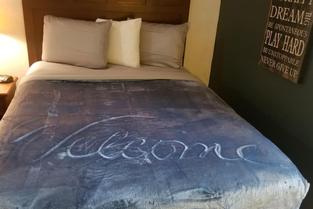 Hotel King Bed Hotel Room 120 Booking Stillwater Kültér fotó